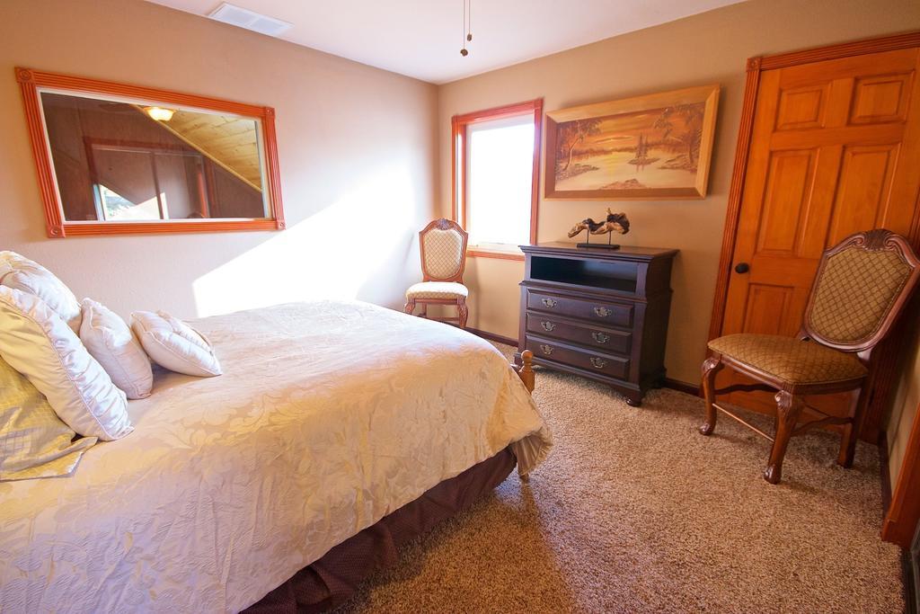 Riverfront Property With Waterfalls Near Yosemite And Bass Lake Oakhurst Oda fotoğraf