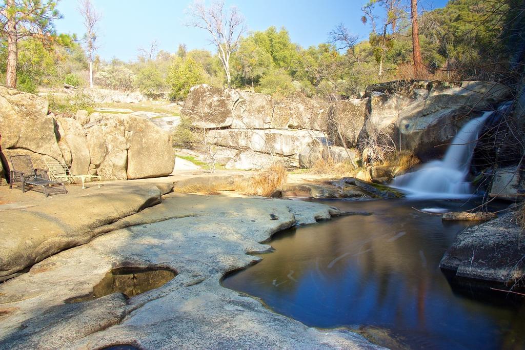 Riverfront Property With Waterfalls Near Yosemite And Bass Lake Oakhurst Oda fotoğraf