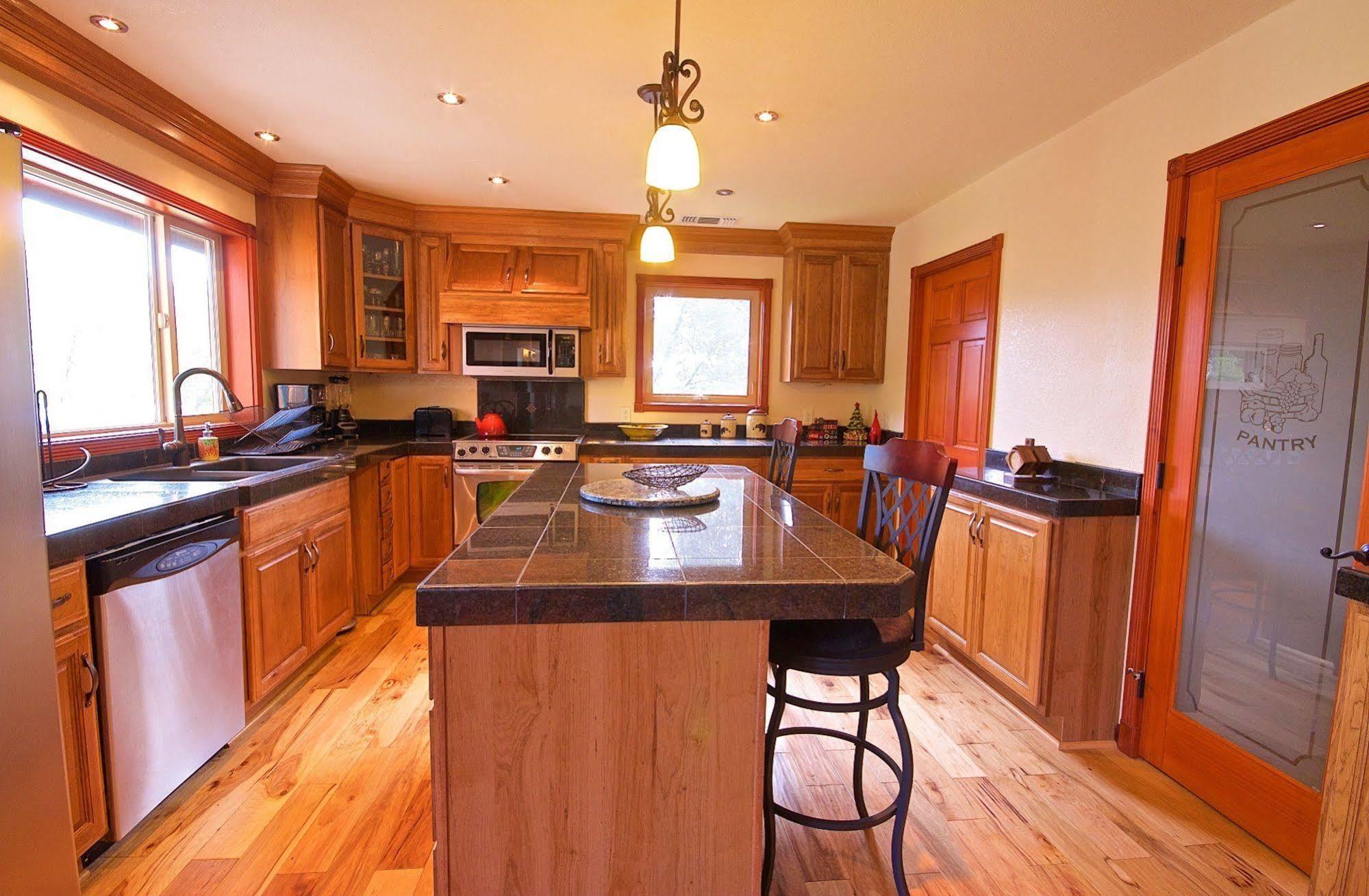 Riverfront Property With Waterfalls Near Yosemite And Bass Lake Oakhurst Dış mekan fotoğraf